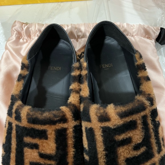 WOMENS FENDI SHEARLING NAPPA Monogram Slippers Size 39 - Picture 14 of 16